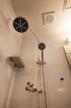 Quarto triplo standard | Chuveiro