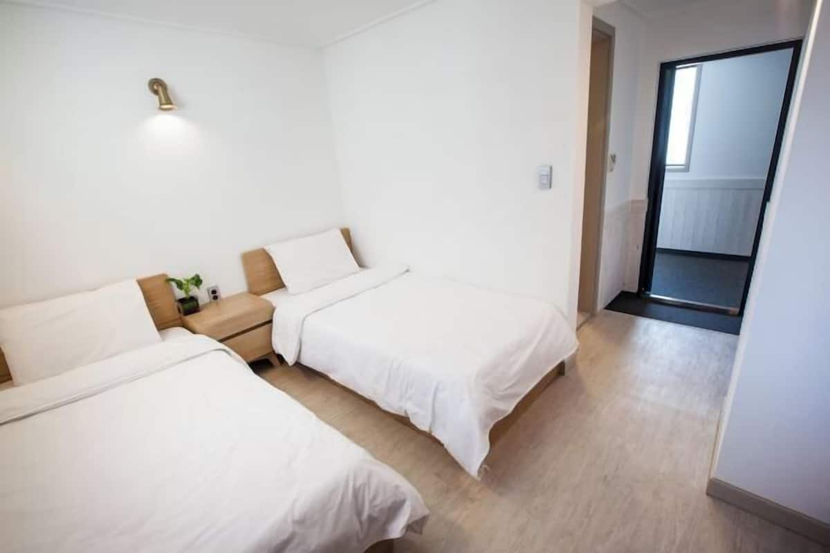 Hypo-allergenic bedding, desk, laptop workspace, free WiFi