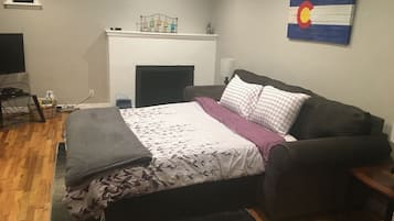 2 habitaciones, tabla de planchar con plancha y cuna de viaje