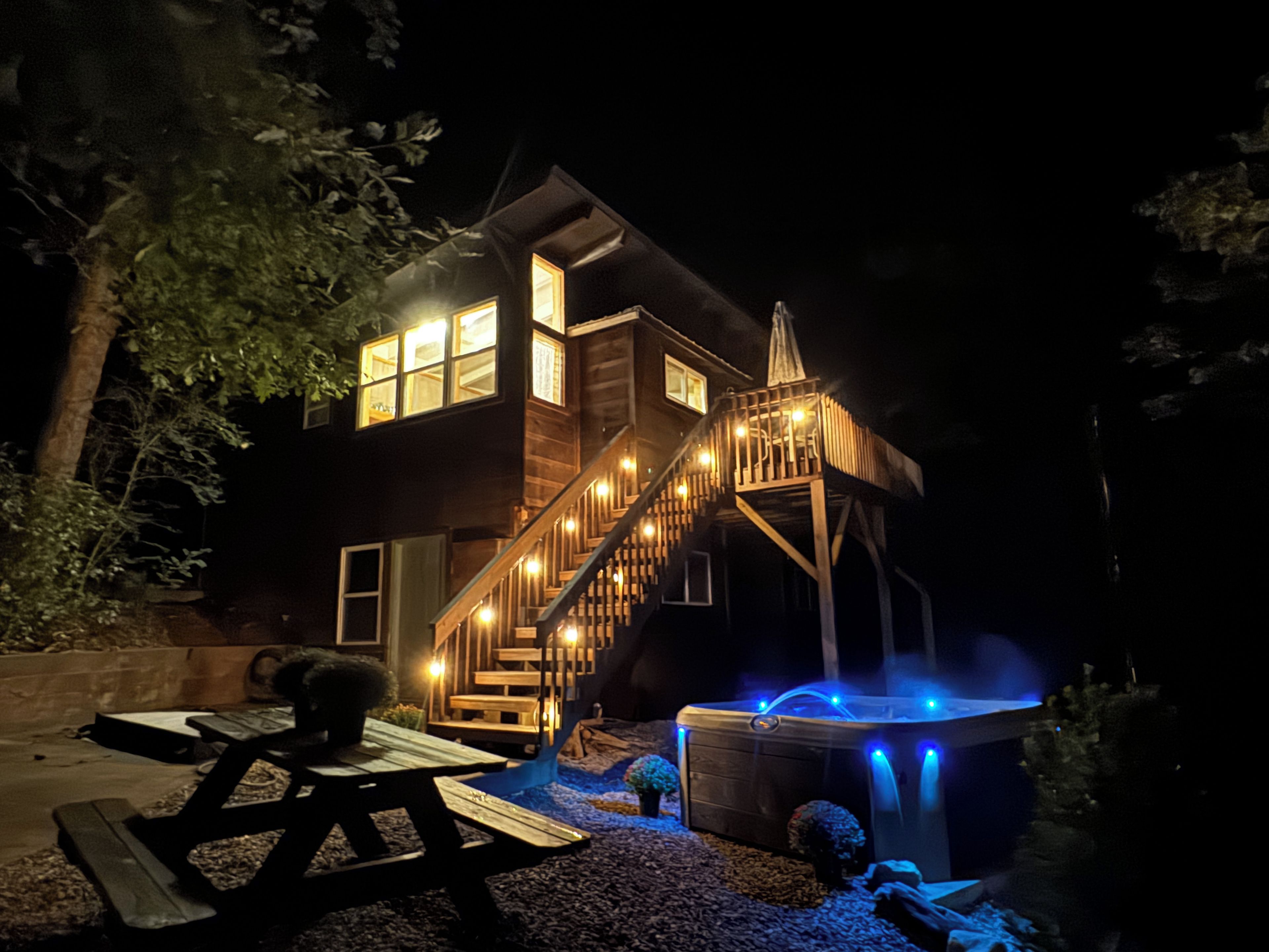 Cozy forest cabin with lit deck stairs and a private hot tub