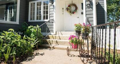 The Postcard Suite - Modern Comfort in the Heart of Downtown Sturgeon Bay