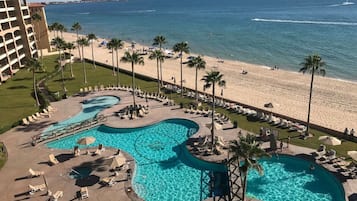 Een verwarmd zwembad