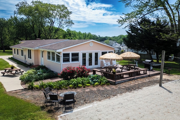 Kent Island Beach House:Winter, Spring, Summer & Fall there is something for All