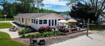 Waterview Retreat with Beach Volleyball near Marina and Local Wedding Venues