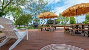 Outdoor dining - Waterview Retreat with Beach Volleyball near Marina and Local Wedding Venues (Stevensville)