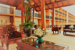 Frokost, lunsj og middag serveres, internasjonale retter