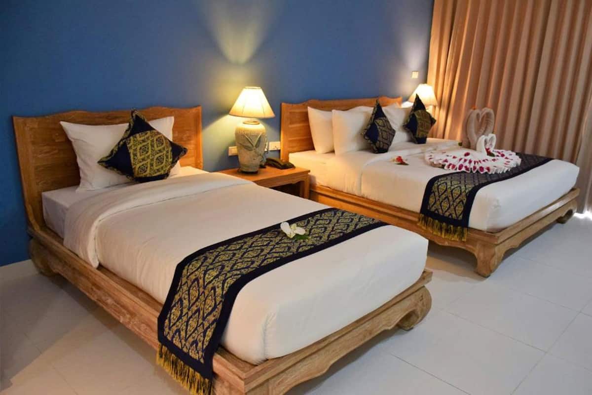 Standard Double or Twin Room | Minibar, in-room safe, desk, WiFi (free)