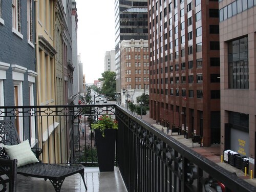 Etusivu Uutiset, Picayune, vasta uusittu historiallinen kiinteistö, jossa on suuri parveke