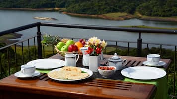 Free daily English breakfast