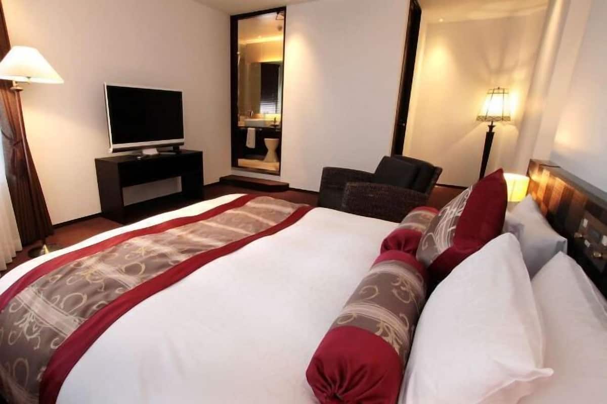 2 bedrooms, minibar, in-room safe, individually decorated