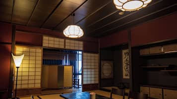 KIZASHI THE SUITE ROOM | Living room | Flat-screen TV