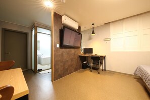 Bureau, accès au Wi-Fi (inclus), literie fournie