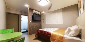Desk, free WiFi, bed sheets - Nyx Fox Songtan Hotel (Pyeongtaek)