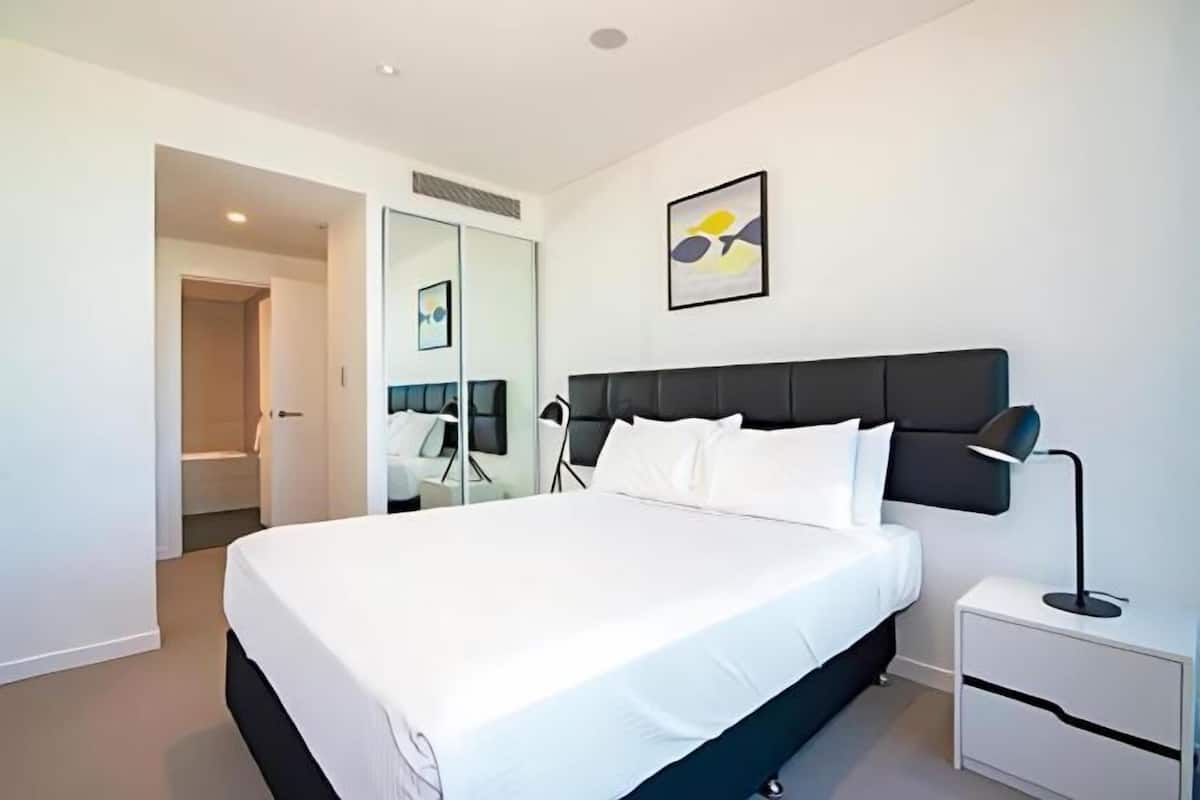 1 habitación, espacio para trabajar con laptop y insonorización