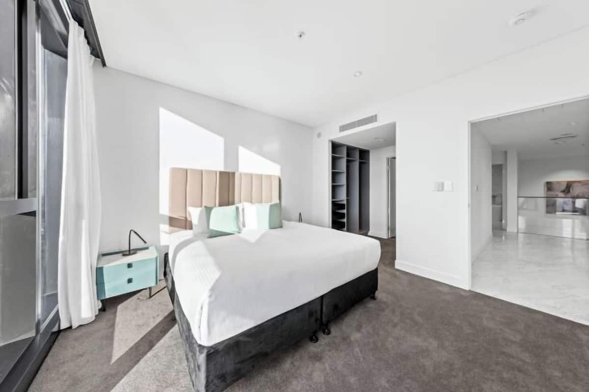 Laptopgeeigneter Arbeitsplatz, schallisolierte Zimmer