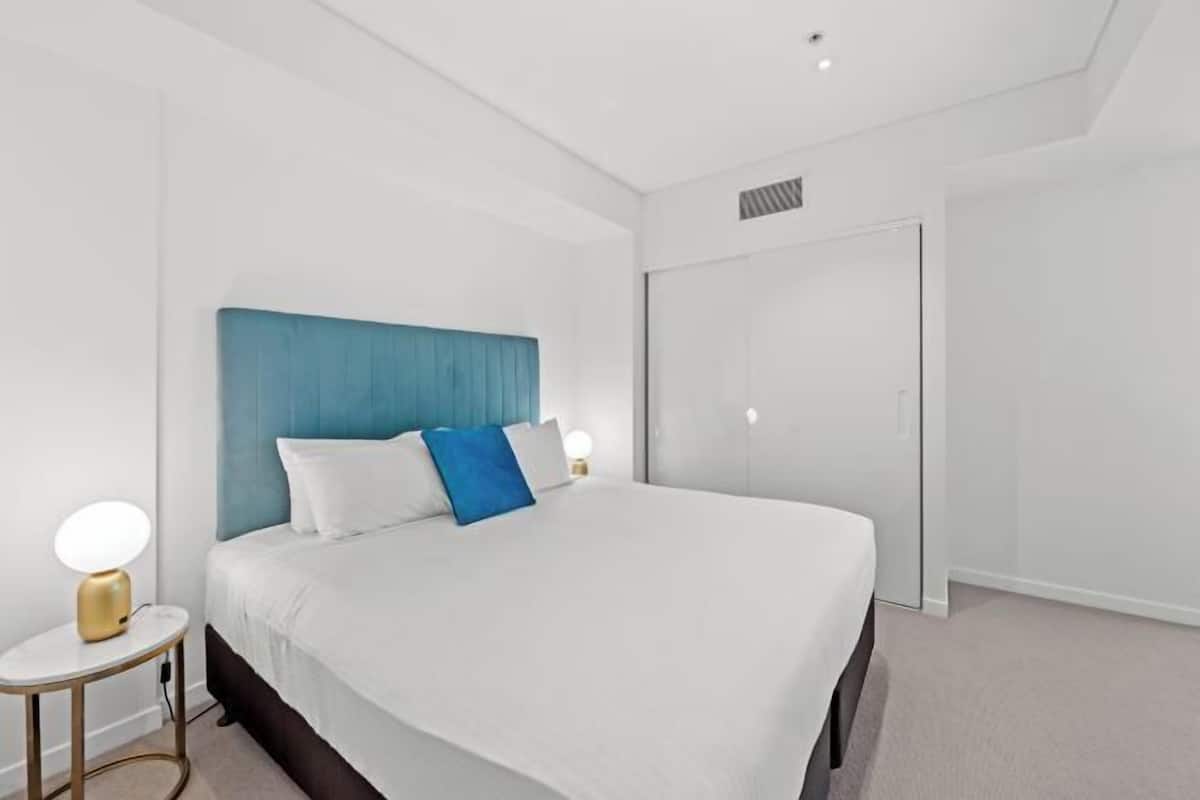 1 habitación, espacio para trabajar con laptop y insonorización