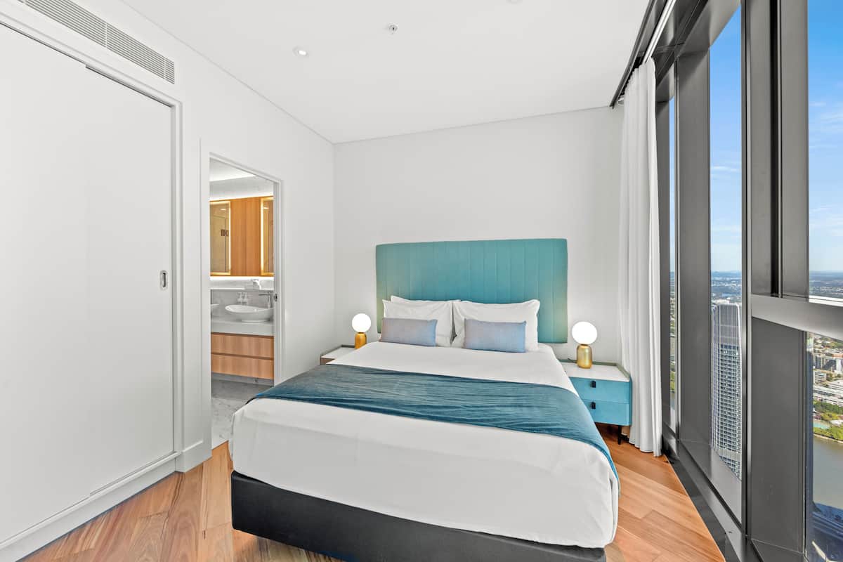 Two Bedroom Two Bathroom Sky High Executive | 1 bedroom, laptop workspace, soundproofing, iron/ironing board