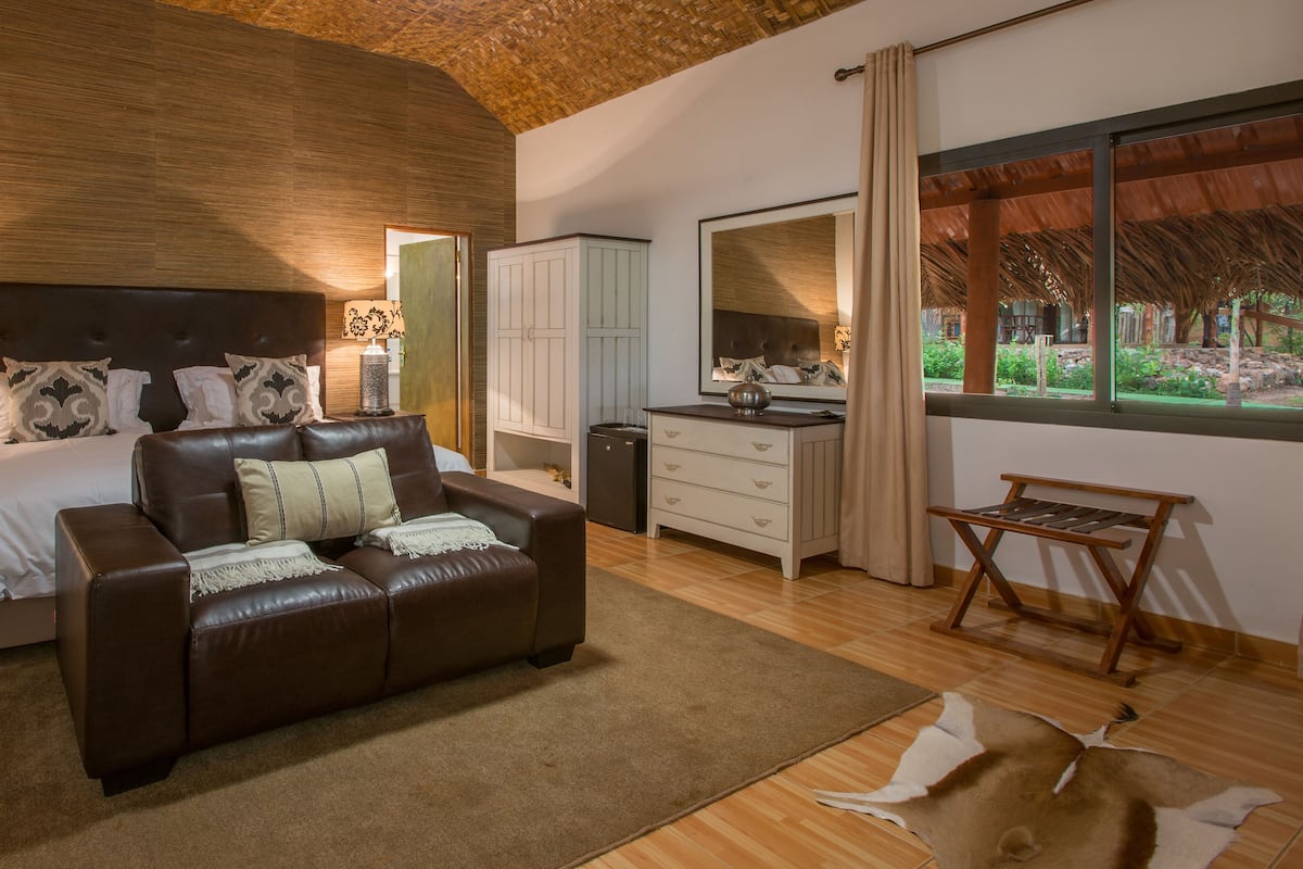 Double Room | Living area | Flat-screen TV