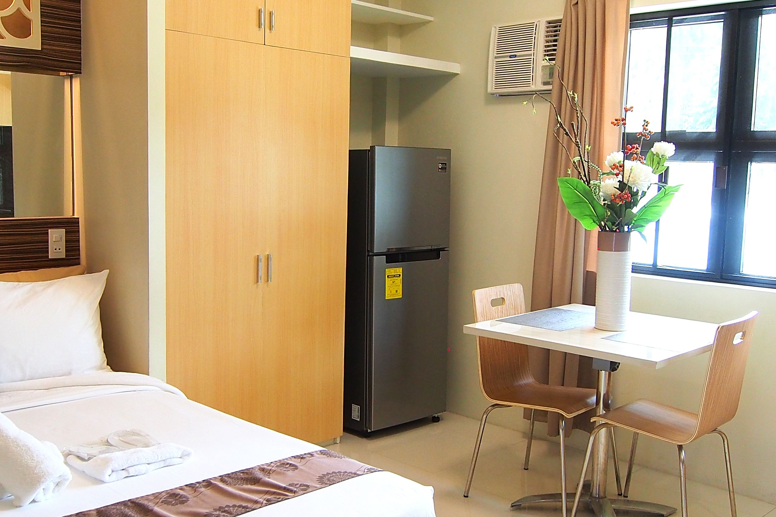 standard room | in-room dining