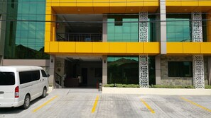 واجهة المنشأة