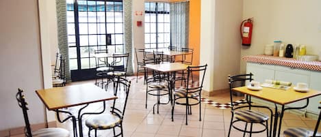 Daily continental breakfast (USD 5 per person)