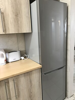 Apartment, 2 Bedrooms, Sea View | Private kitchen | Full-size fridge, microwave, oven, stovetop - Surf Condo (Gqeberha (Port Elizabeth))