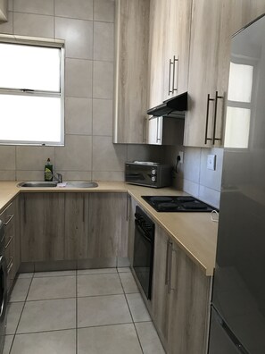 Apartment, 2 Bedrooms, Sea View | Private kitchen | Full-size fridge, microwave, oven, stovetop - Surf Condo (Gqeberha (Port Elizabeth))