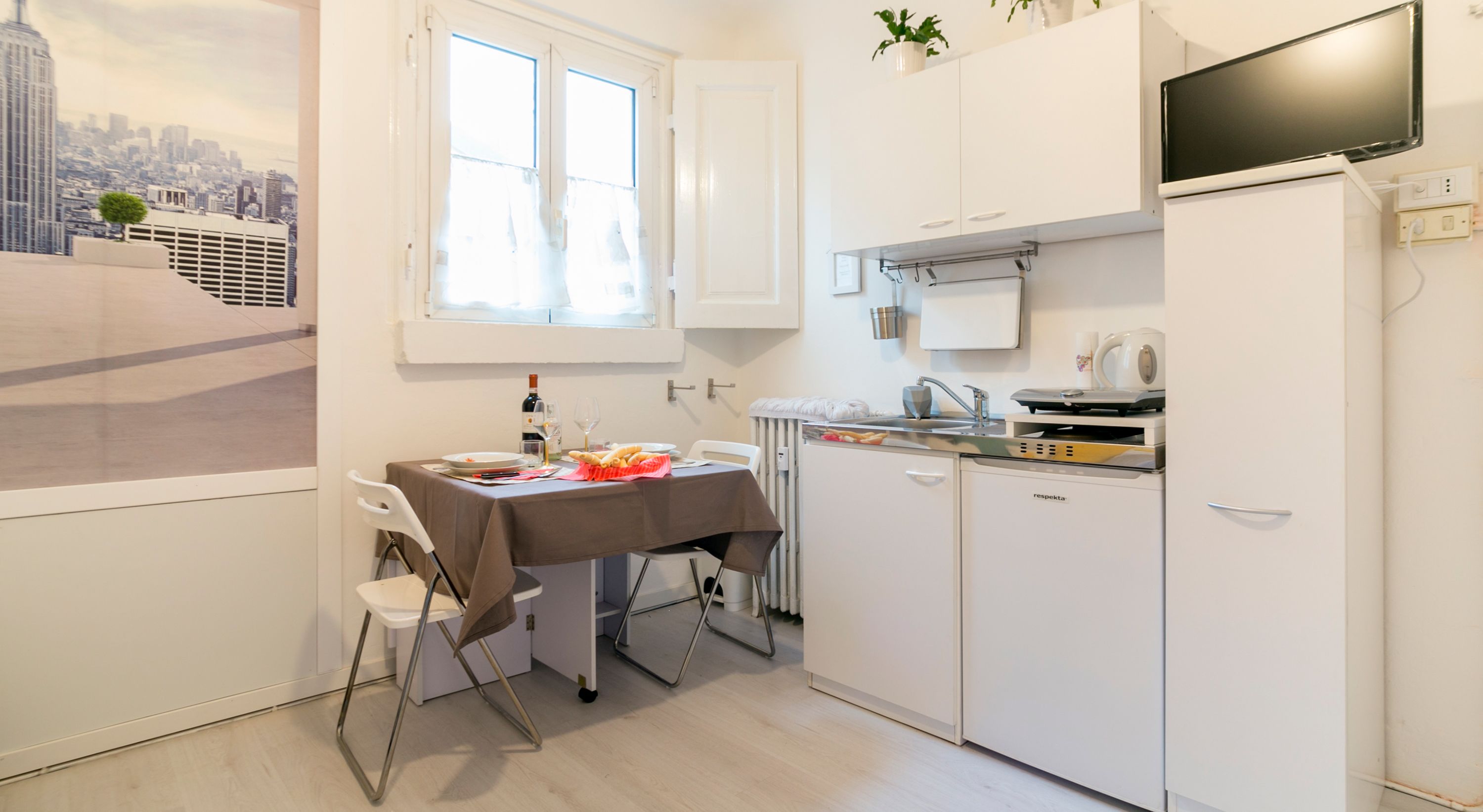 Studio | Yksityinen keittonurkkaus | Jääkaappi, mikroaaltouuni, liesi, kahvin-/teenkeitin