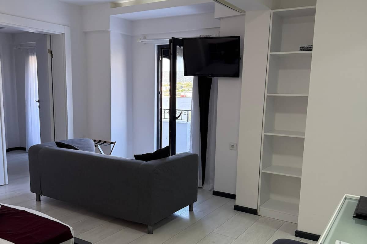 Deluxe Apartment | Free WiFi, bed sheets