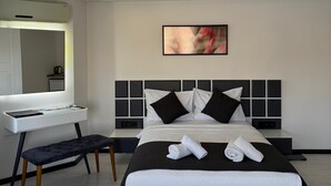 A modern hotel room with a large bed, a desk, and a mirror. - Wb Weekend Otel  (Bodrum)