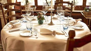 Lokala och internationella rÀtter