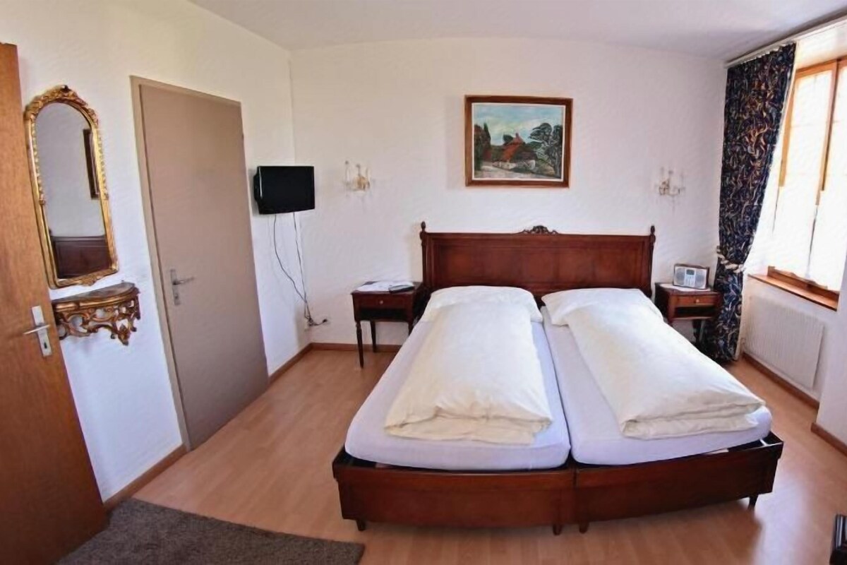 WiFi (free), bed sheets