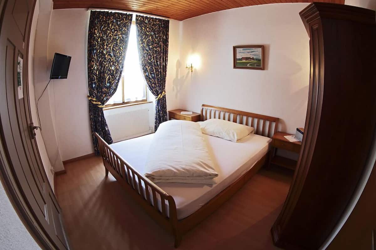 Quarto solteiro | Wi-Fi de cortesia, roupa de cama