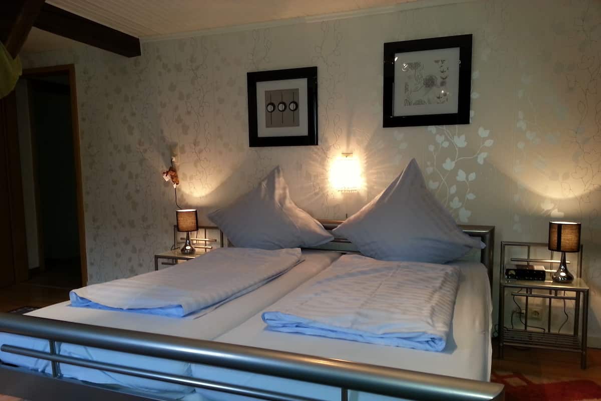 Chambre Double Supérieure, 1 chambre, salle de bains attenante, vue fleuve | 1 chambre, bureau, fer et planche à repasser, Wi-Fi gratuit