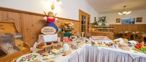 Daily buffet breakfast (EUR 20 per person)