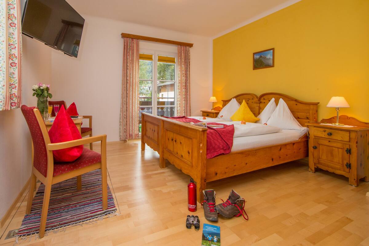Double Room | Minibar, in-room safe, desk, WiFi (free)