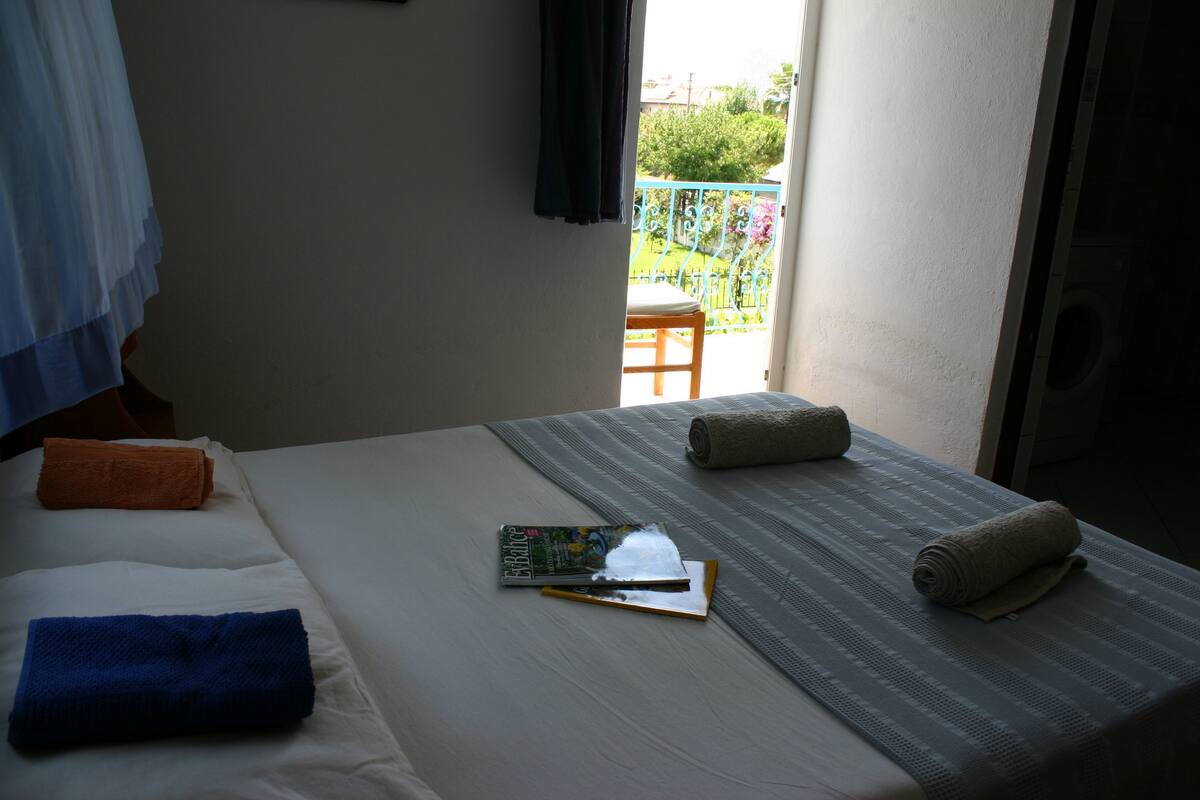 Romantic Apartment, Kitchen | 1 bedroom, desk, iron/ironing board (on request), WiFi (free)