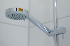 Bathroom shower - McDreams Hotel Essen-City (Essen)