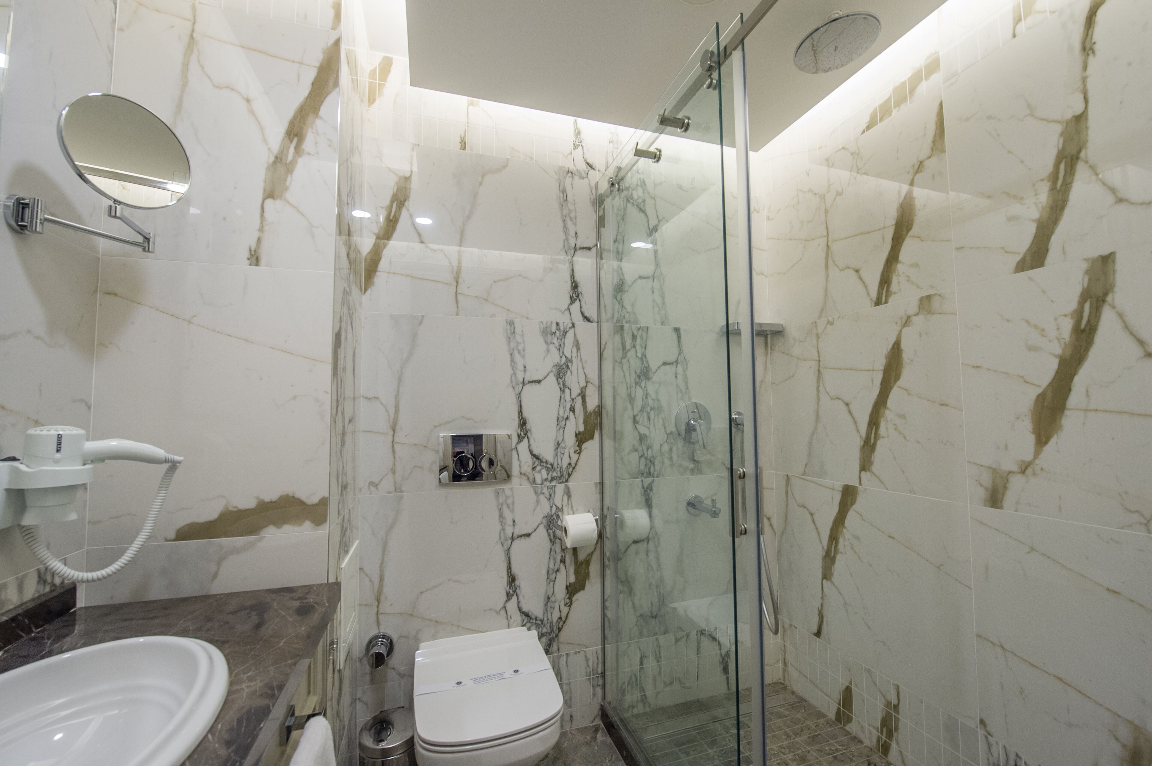 shower, rainfall showerhead, free toiletries, hair dryer