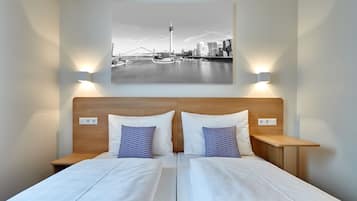 Comfort-Doppelzimmer, 1 Queen-Bett | Schreibtisch, schallisolierte Zimmer, Bügeleisen/Bügelbrett, Babybetten