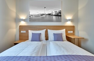 Doppia Comfort, 1 letto queen | Una scrivania, insonorizzazione, culle/letti per bambini (a pagamento)