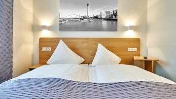 Schreibtisch, schallisolierte Zimmer, Bügeleisen/Bügelbrett, Babybetten