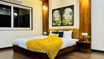 Roupas de cama premium, frigobar, cofres nos quartos