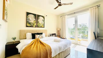 Superior Room | Balcony | Sun Bed Lounger | 1 bedroom, minibar, in-room safe, individually furnished