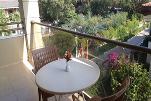 供应早餐、午餐和晚餐,国际美食