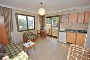 Apartamento família, 1 quarto | Cozinha privada | Geladeira, cooktop, chaleira elétrica