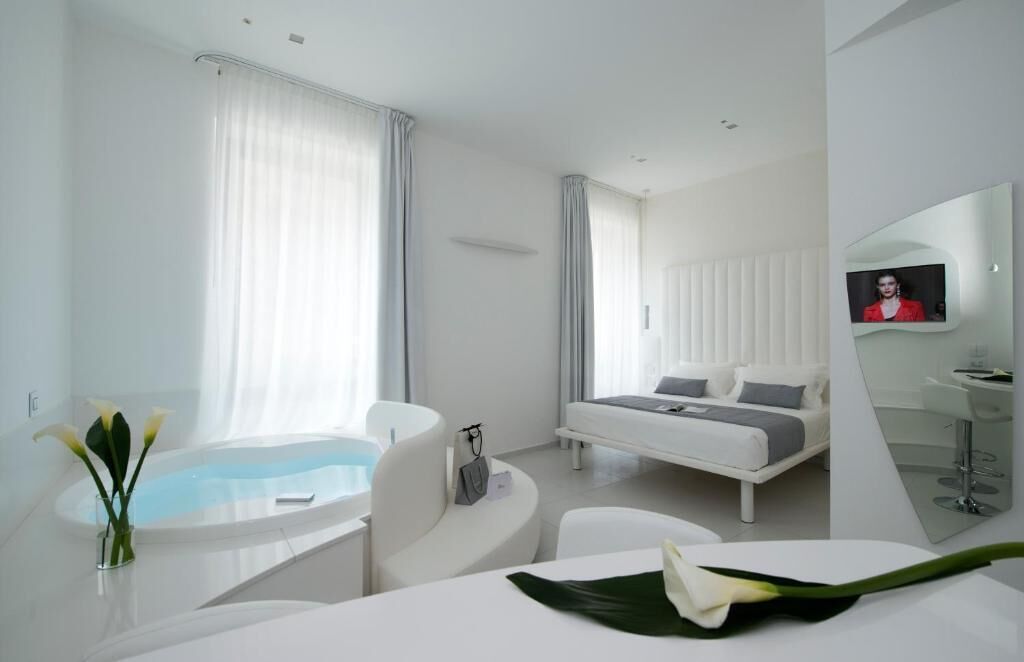 luxury studio, jetted tub | 1 bedroom, frette italian sheets, premium bedding, down duvets