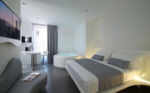 Studio, Jetted Tub | Frette Italian sheets, premium bedding, down comforters, in-room safe - Gatto Bianco Mia Aparthotel (Milan)