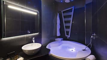 Luxury Studio, Jetted Tub | Bathroom | Free toiletries, hair dryer, bidet, towels