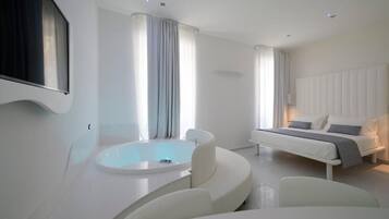 Studio Luxe, baignoire à jets | Draps italiens Frette, literie de qualité supérieure